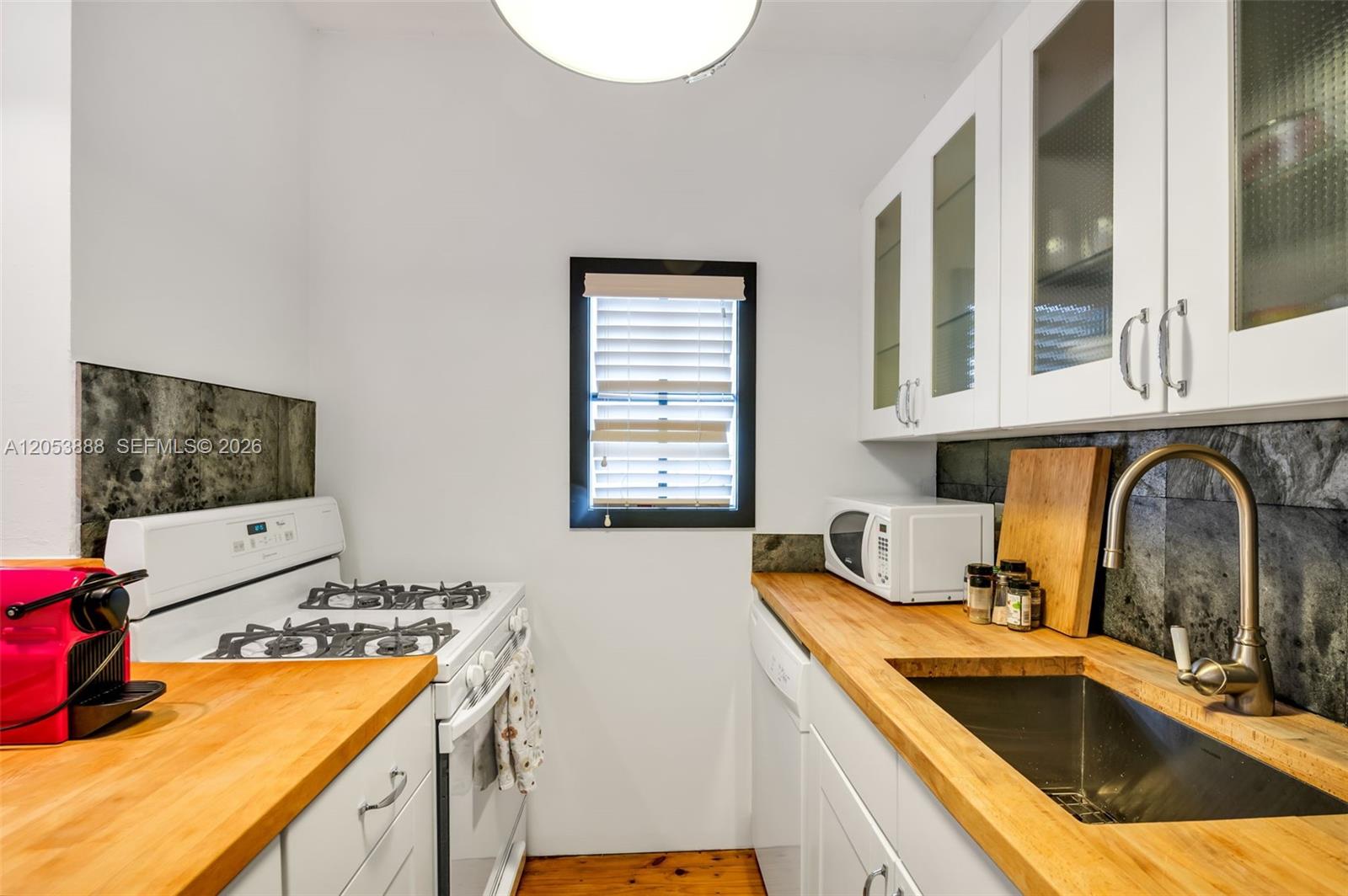 1551 Michigan Ave # 12