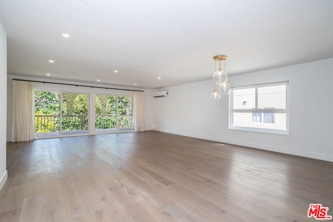 1561 Manning Ave Unit: 4