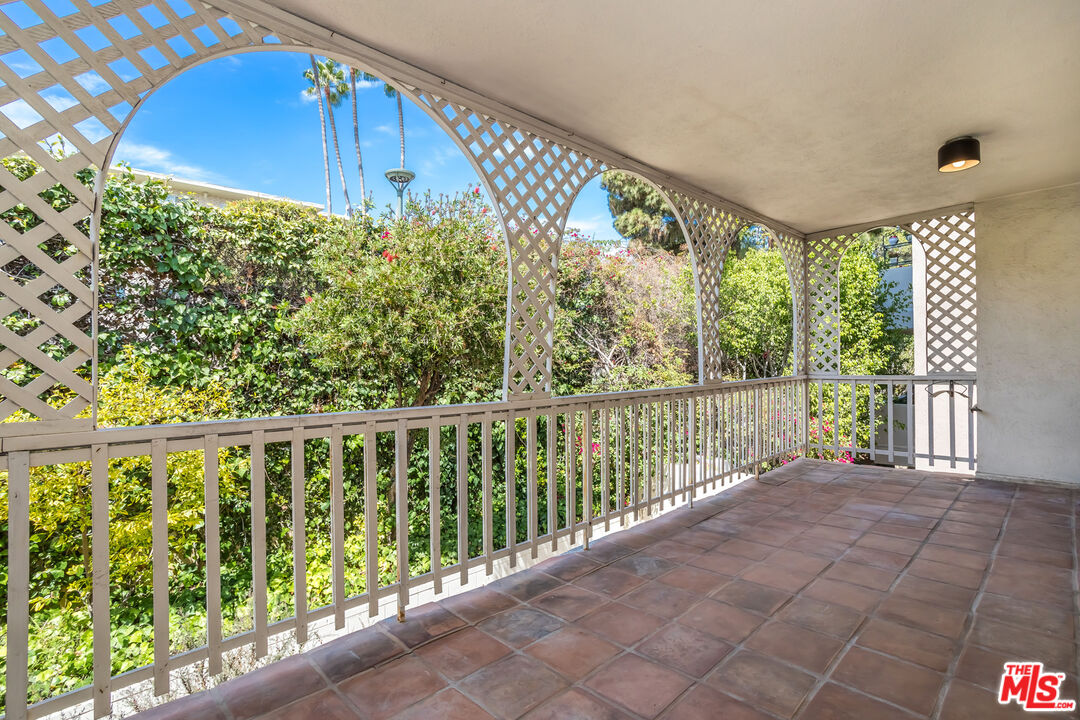 1561 Manning Ave Unit: 4