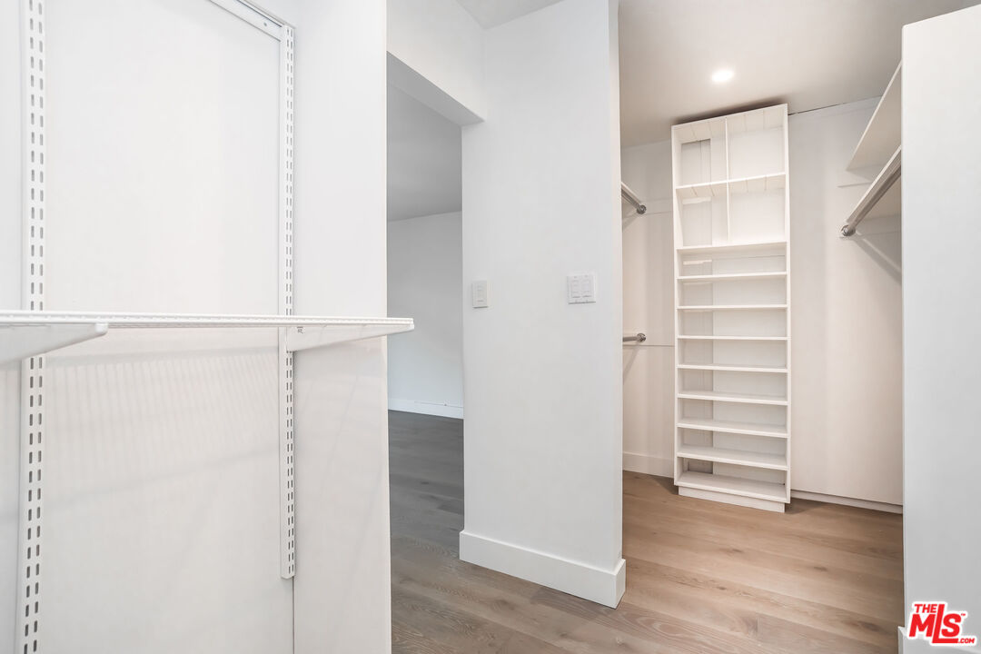 1561 Manning Ave Unit: 4