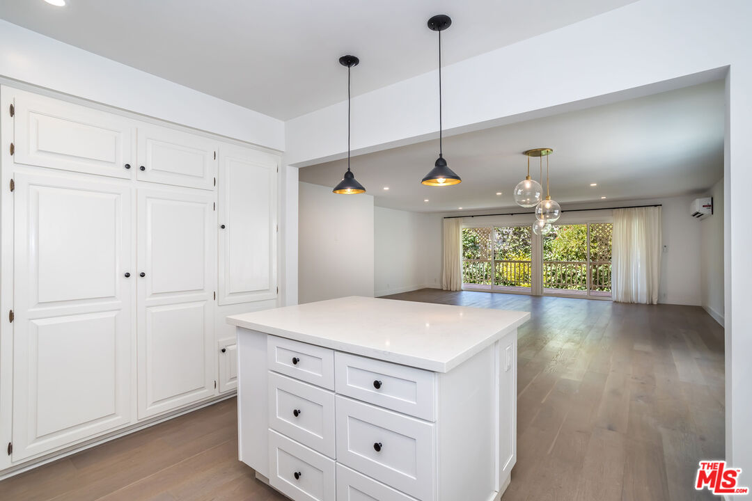 1561 Manning Ave Unit: 4