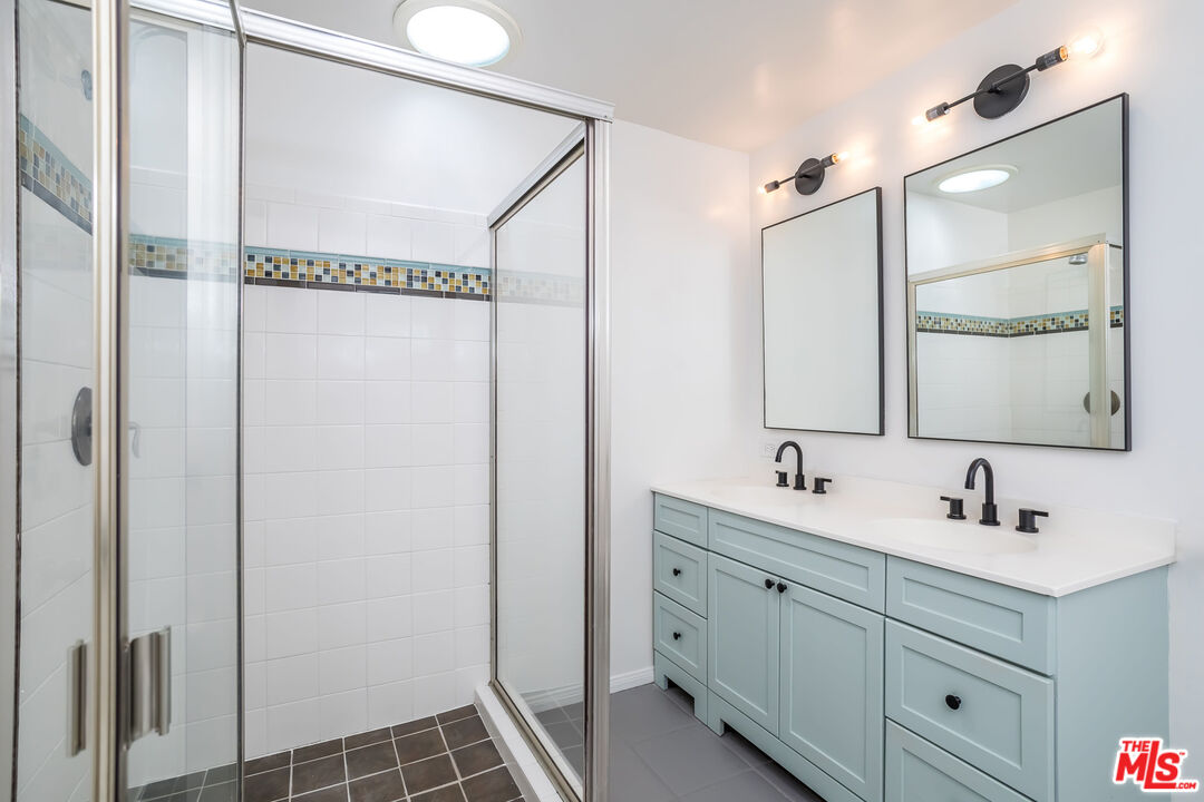 1561 Manning Ave Unit: 4