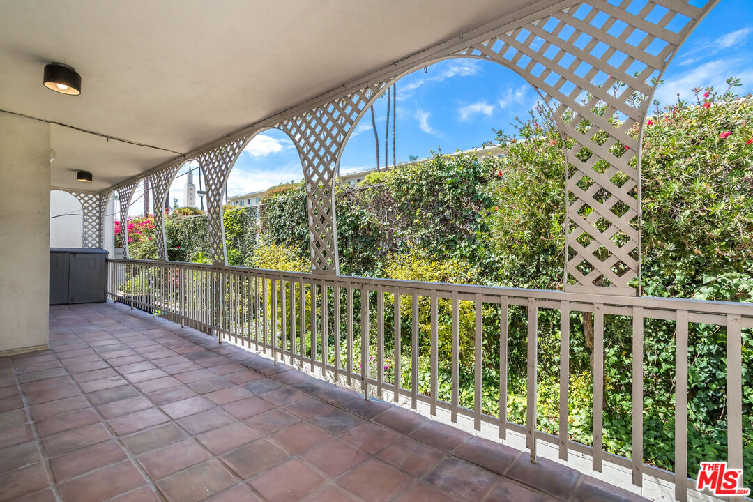 1561 Manning Ave Unit: 4
