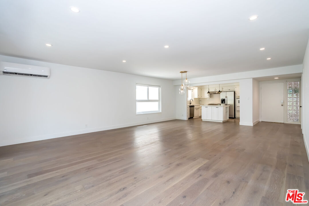 1561 Manning Ave Unit: 4