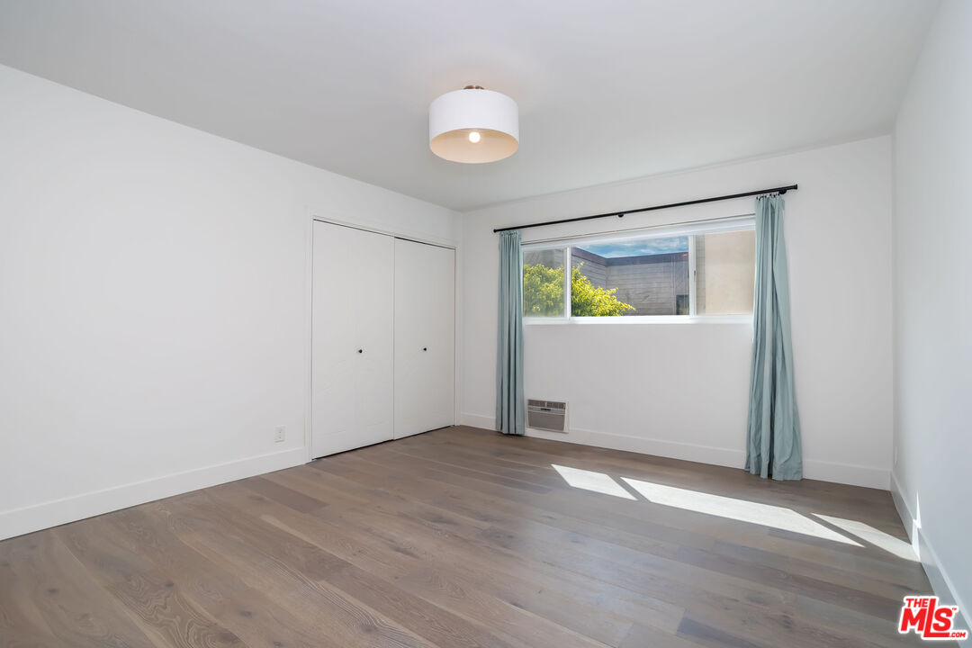 1561 Manning Ave Unit: 4