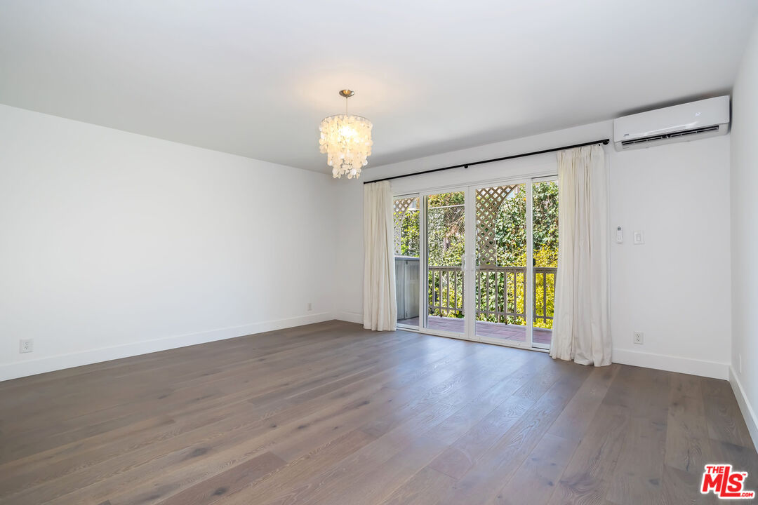 1561 Manning Ave Unit: 4