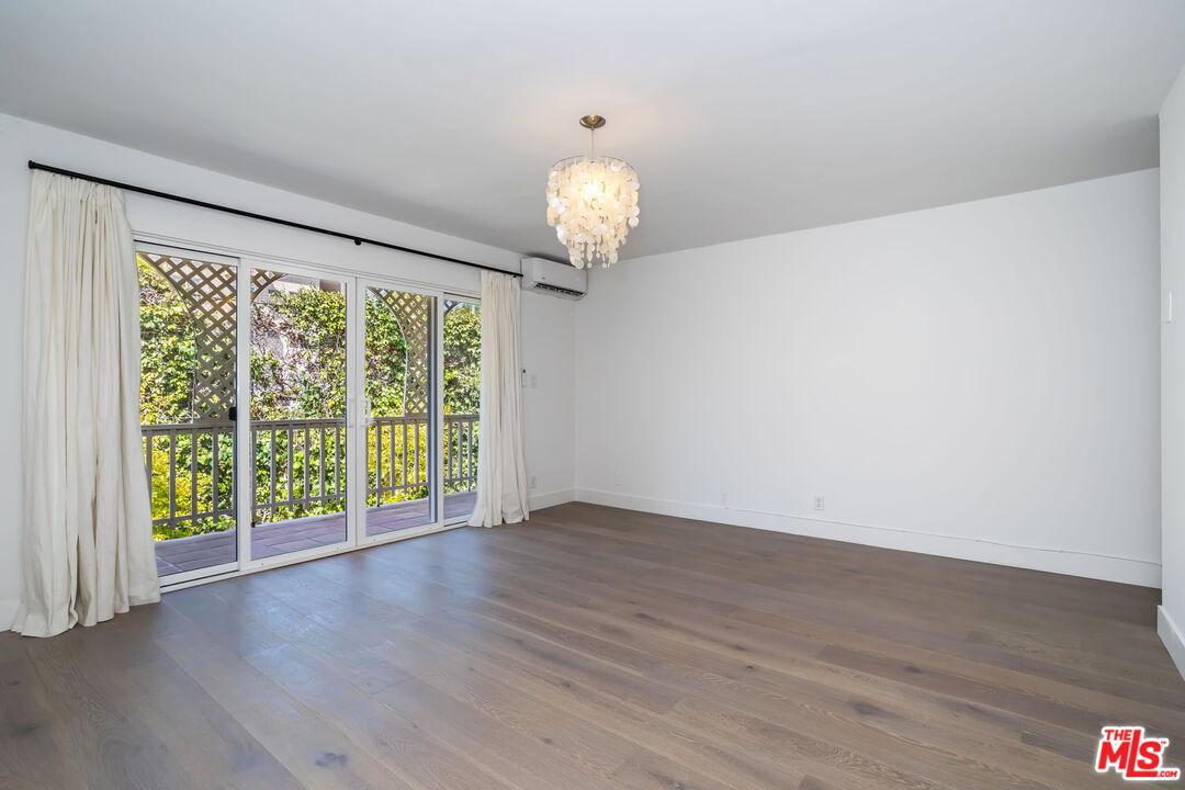 1561 Manning Ave Unit: 4