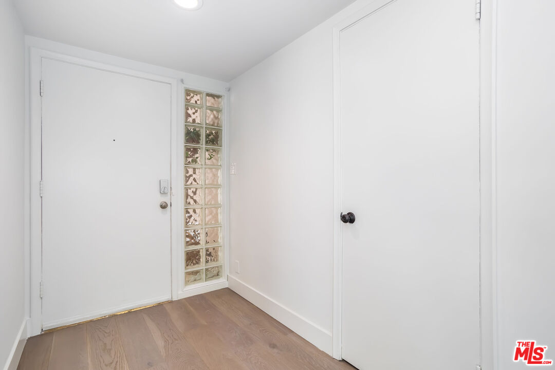 1561 Manning Ave Unit: 4