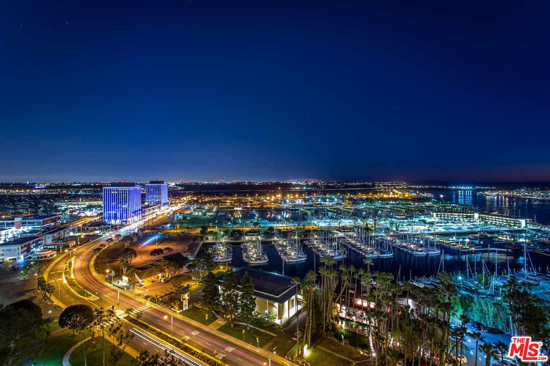 13600 MARINA POINTE DR Unit: PH 1911