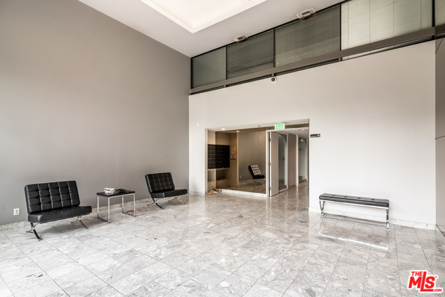 112 N HAMILTON DR Unit: 302