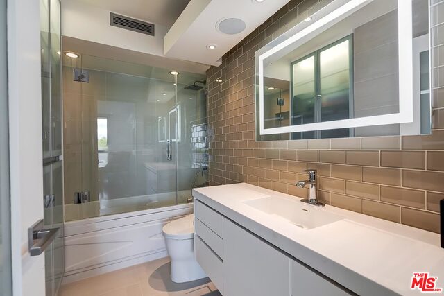 201 Ocean Ave Unit: 504B