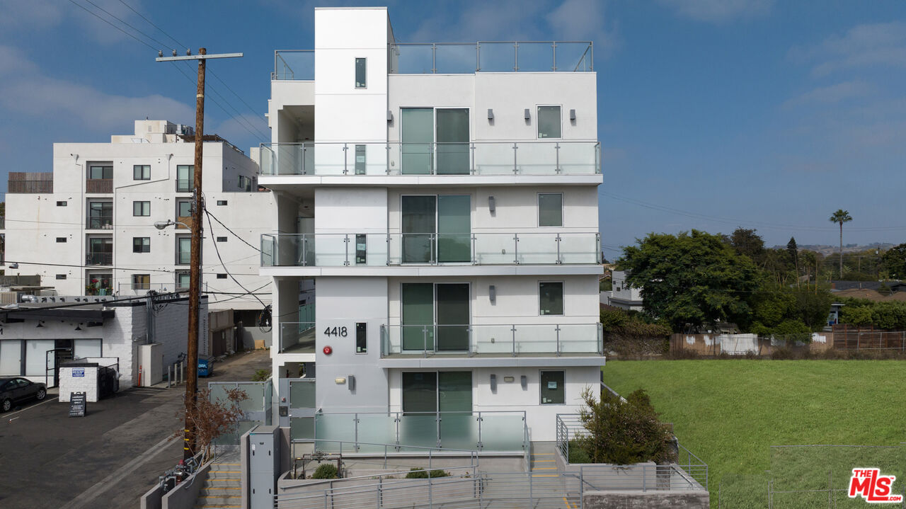 4418 S Slauson Ave Unit: 401