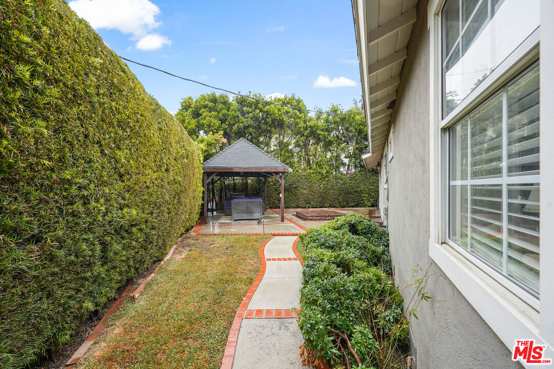 11111 Brookhaven Ave