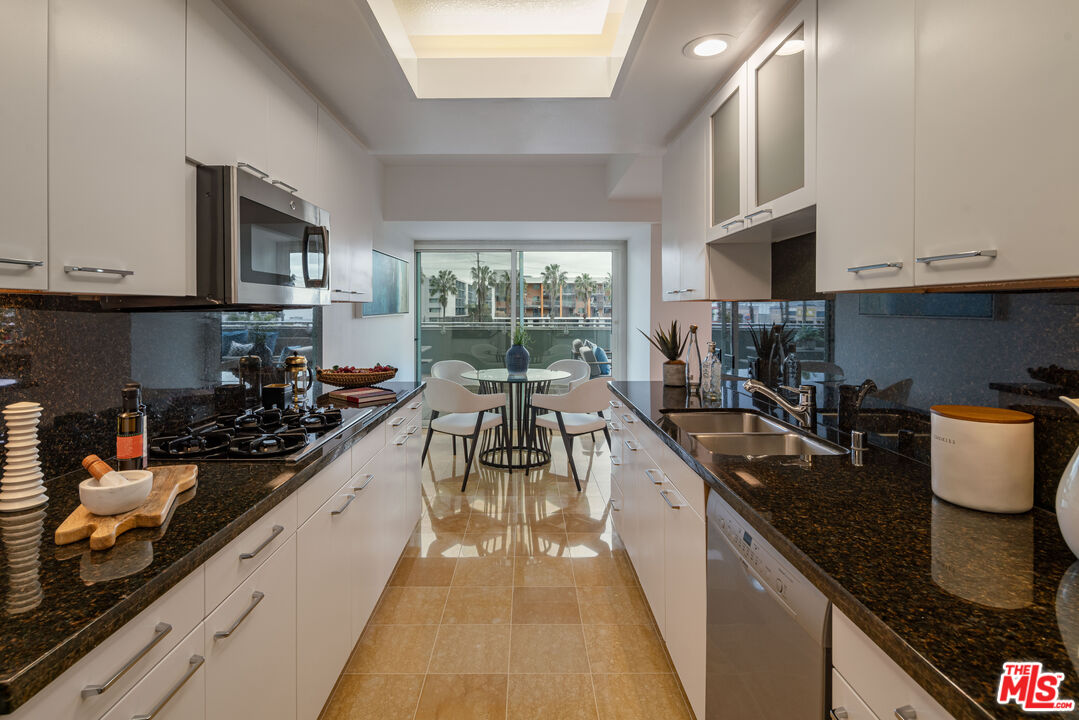 13600 Marina Pointe Dr Unit: 304