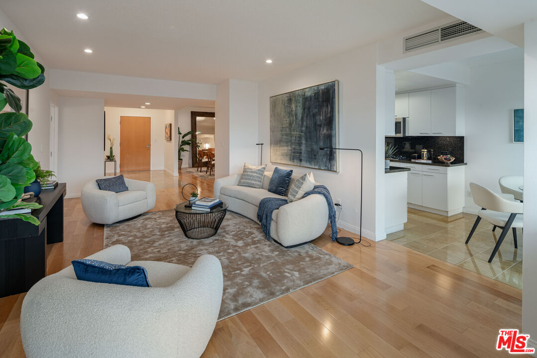 13600 Marina Pointe Dr Unit: 304