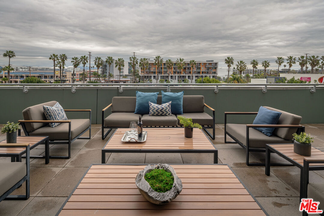 13600 Marina Pointe Dr Unit: 304