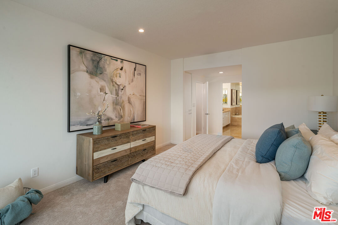 13600 Marina Pointe Dr Unit: 304