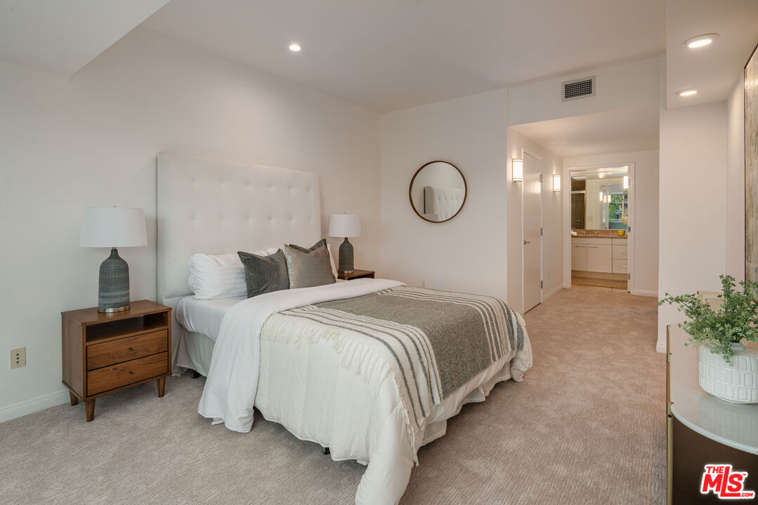 13600 Marina Pointe Dr Unit: 304
