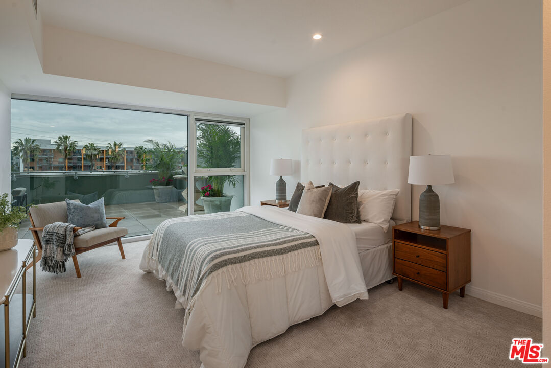 13600 Marina Pointe Dr Unit: 304