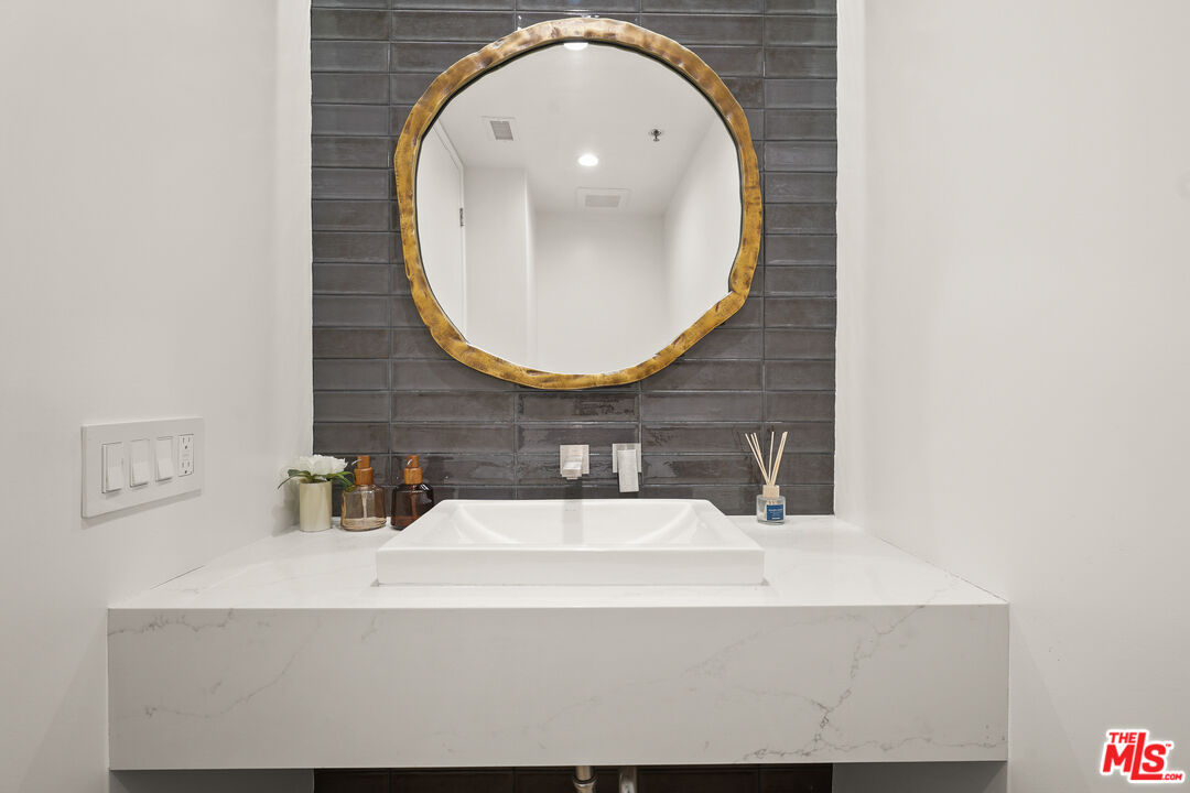 2122 Century Park Ln Unit: 410