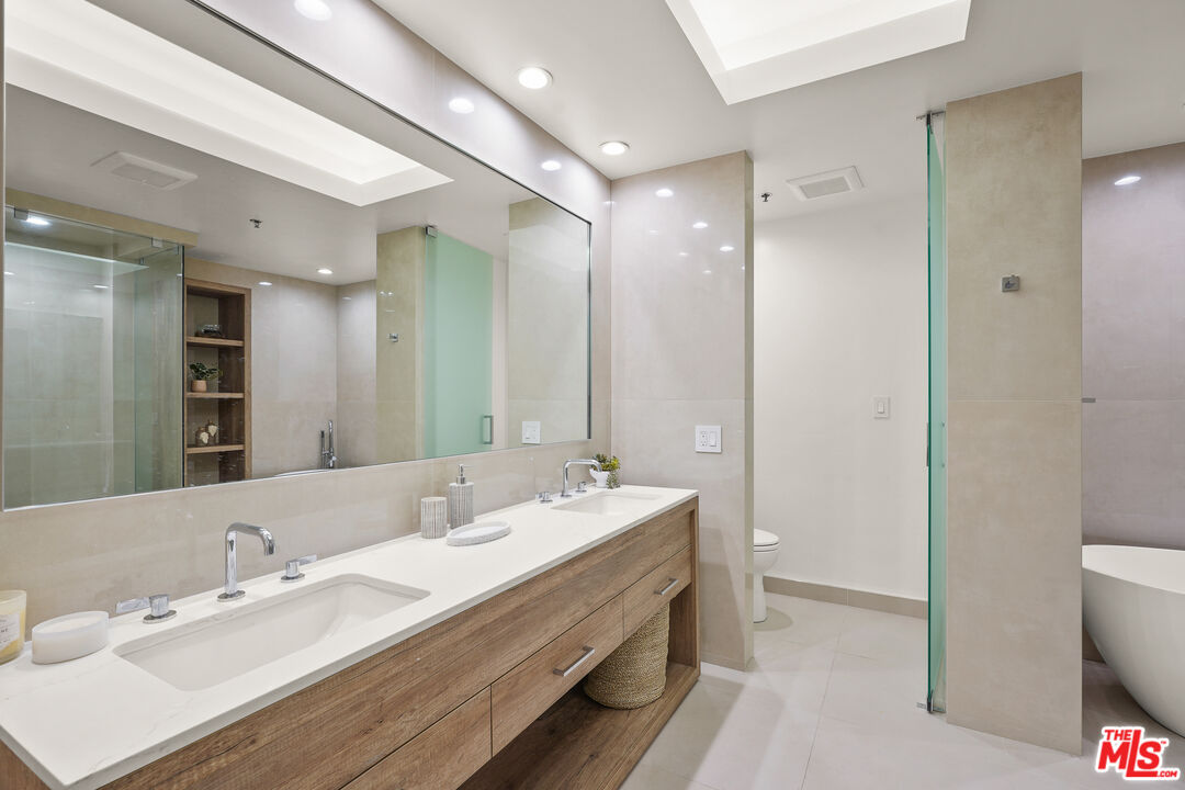 2122 Century Park Ln Unit: 410