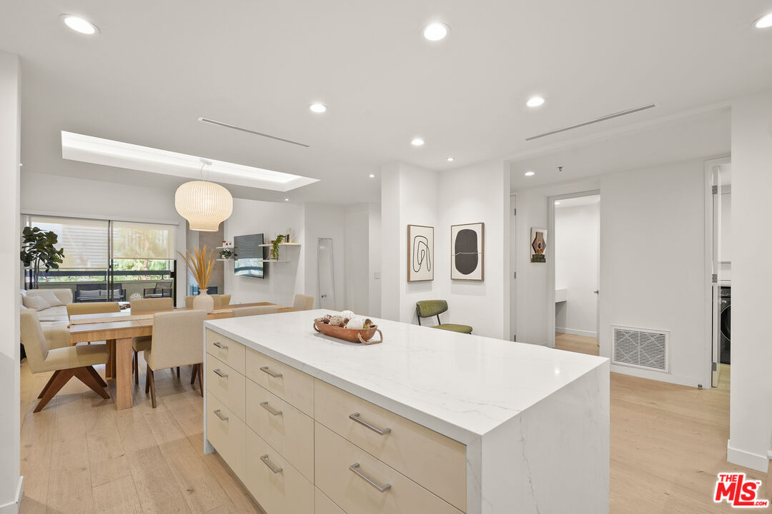 2122 Century Park Ln Unit: 410