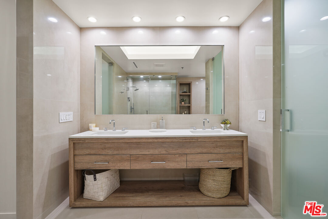 2122 Century Park Ln Unit: 410