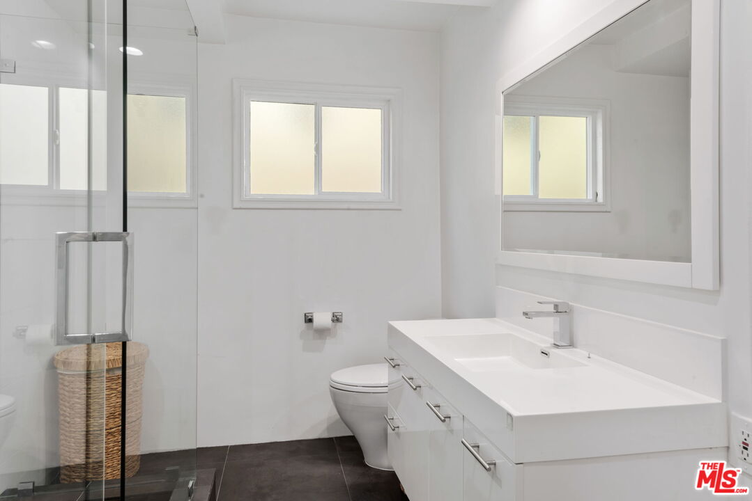 11646 Chenault St Unit: 2