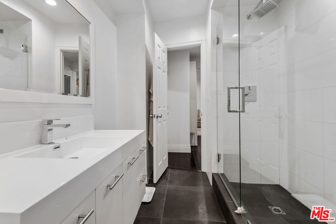 11646 Chenault St Unit: 2