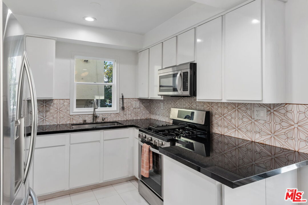 11646 Chenault St Unit: 2