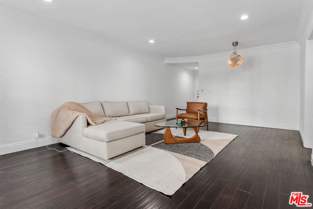 11646 Chenault St Unit: 2