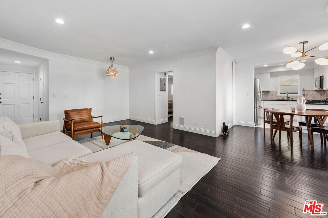 11646 Chenault St Unit: 2