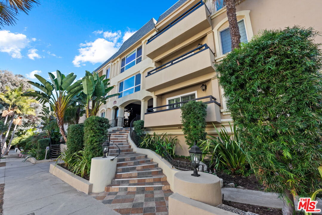 11646 Chenault St Unit: 2