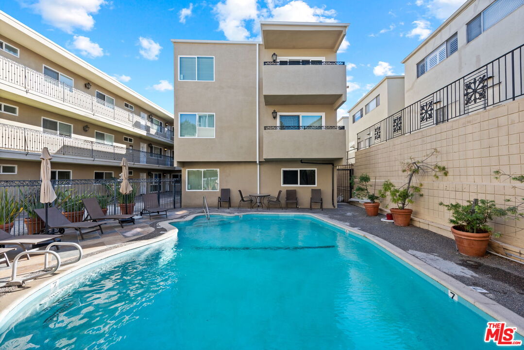 11646 Chenault St Unit: 2