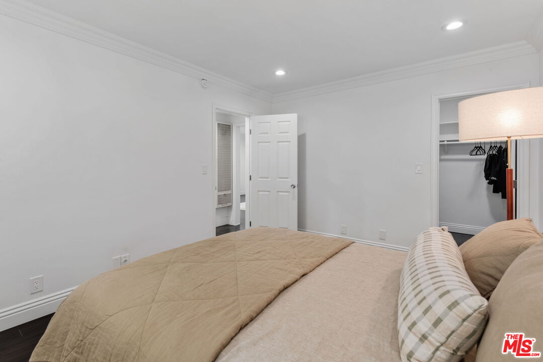11646 Chenault St Unit: 2