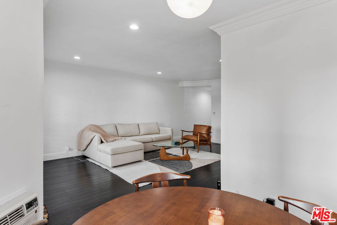 11646 Chenault St Unit: 2
