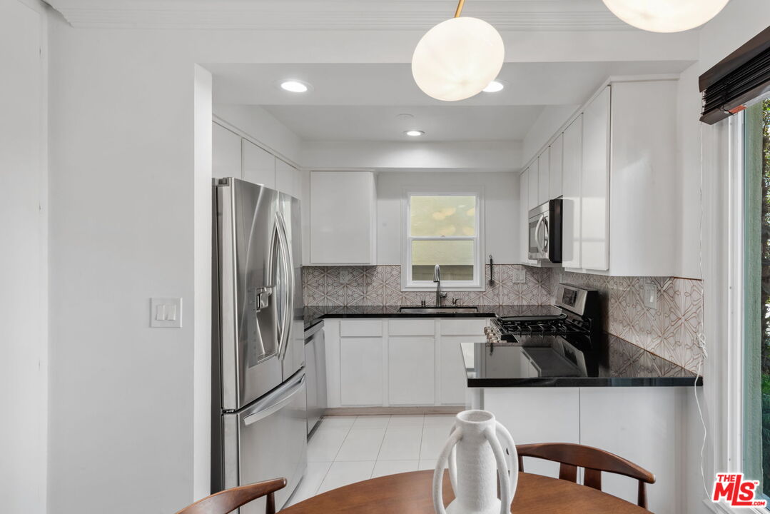 11646 Chenault St Unit: 2