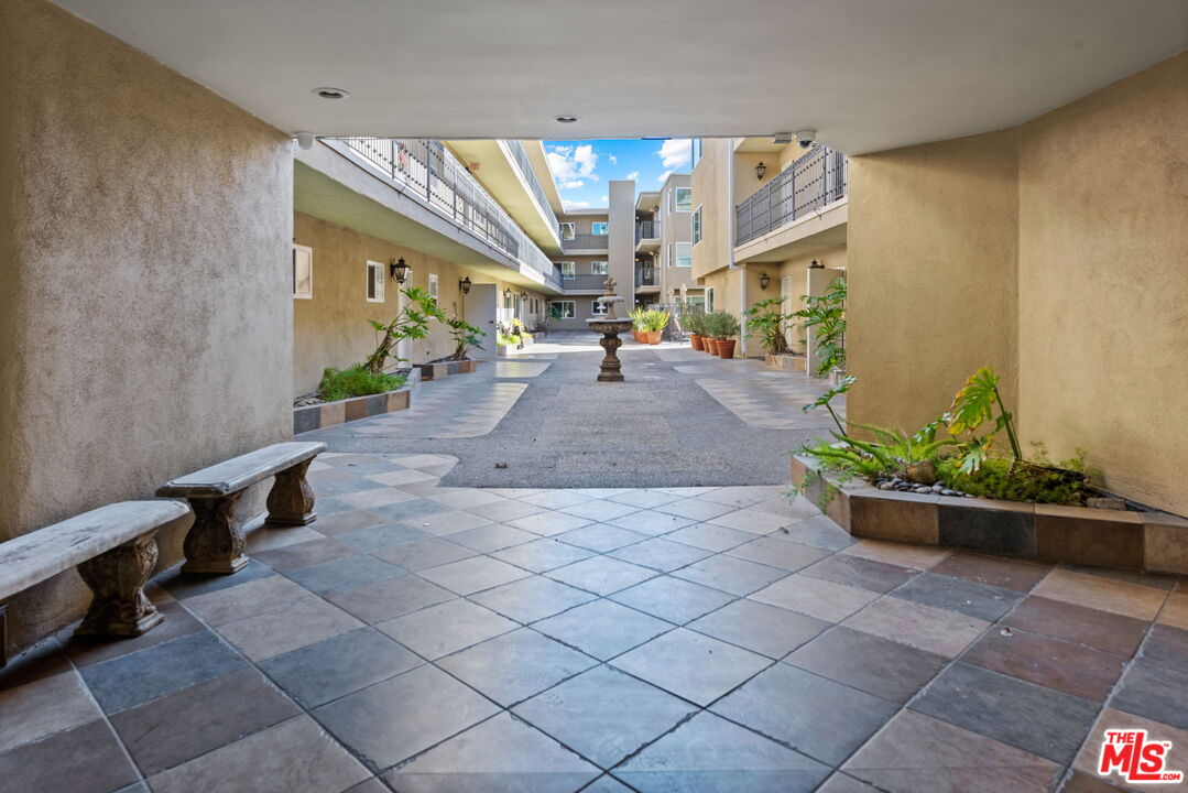 11646 Chenault St Unit: 2