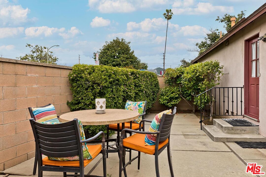 2715 Selby Ave