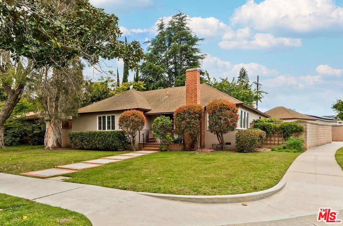 2715 Selby Ave