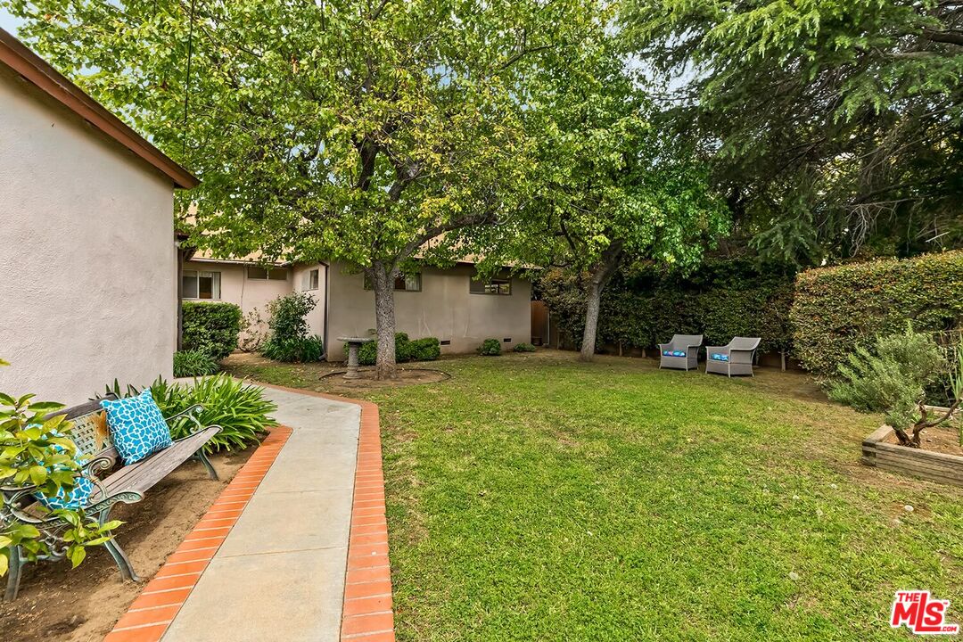 2715 Selby Ave