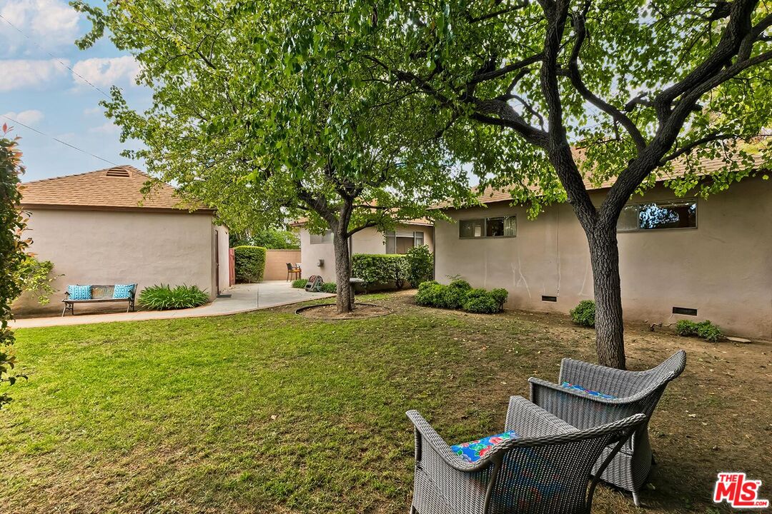 2715 Selby Ave