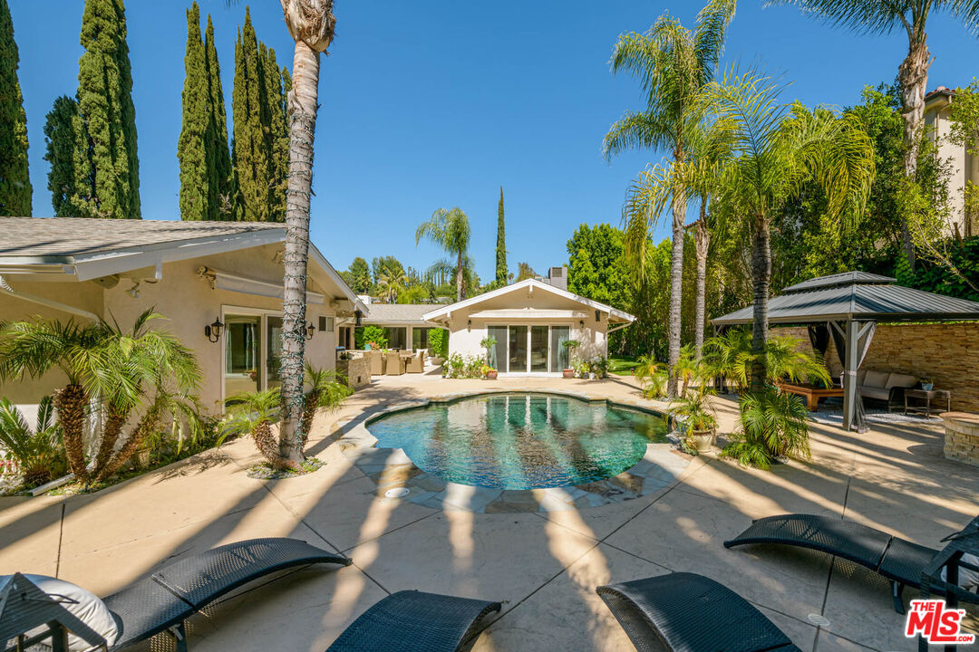 18070 Lake Encino Dr