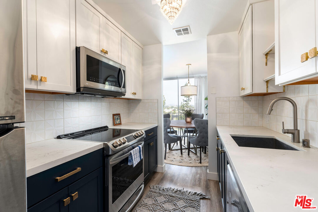 100 S Doheny Dr Unit: 518