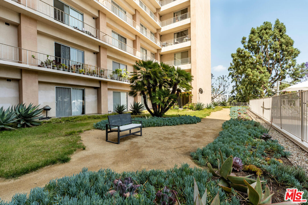 100 S Doheny Dr Unit: 518