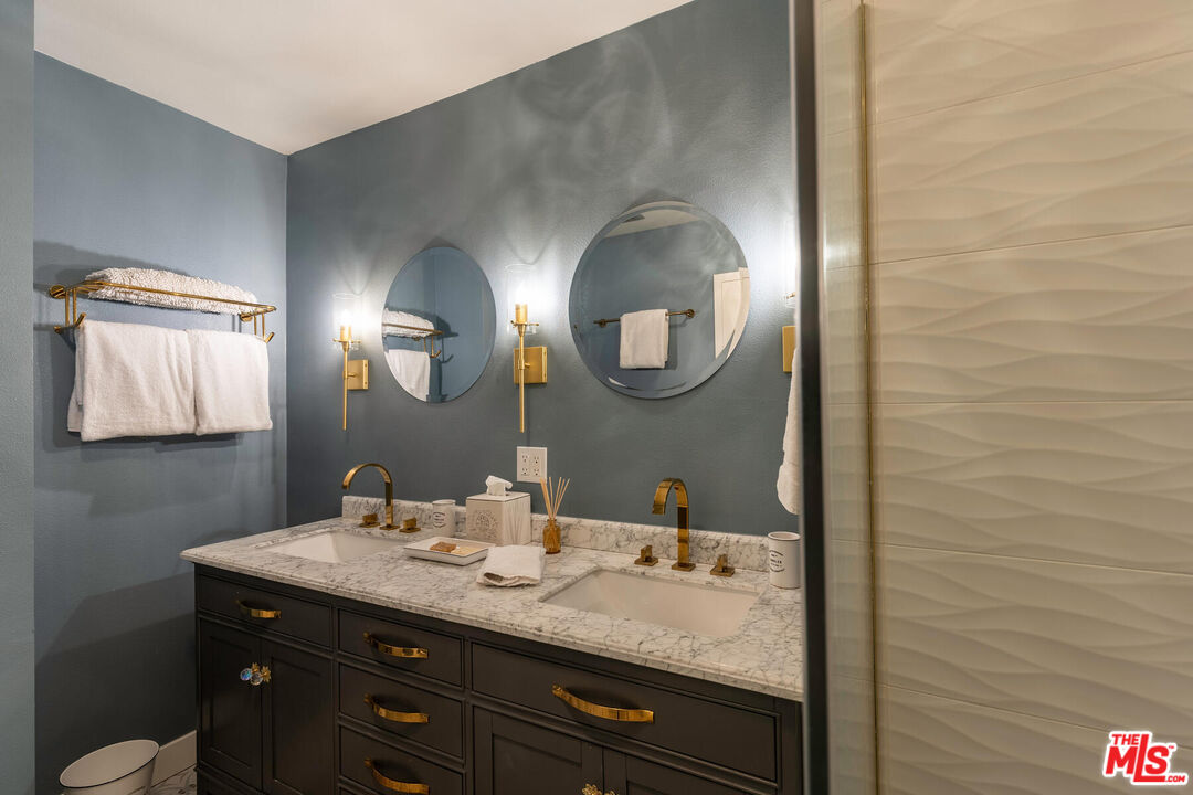 100 S Doheny Dr Unit: 518