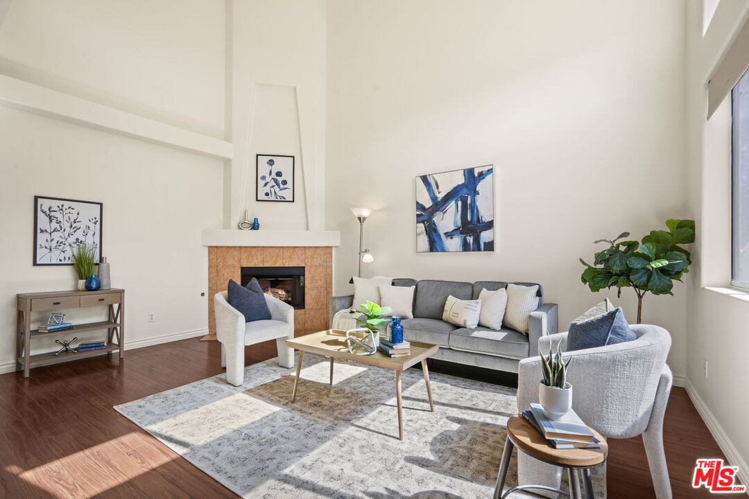 10924 Bloomfield St Unit: 2