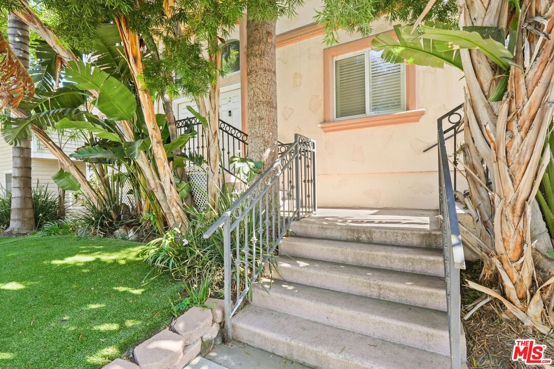 10924 Bloomfield St Unit: 2