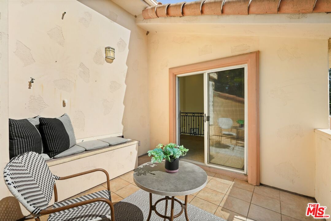 10924 Bloomfield St Unit: 2