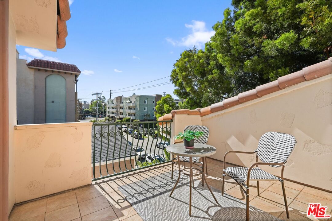 10924 Bloomfield St Unit: 2